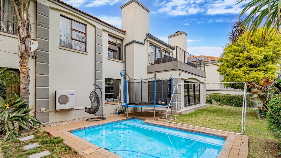To Let 4 Bedroom Property for Rent in Woodmead Gauteng