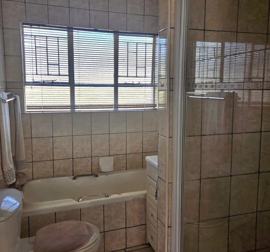 3 Bedroom Property for Sale in Verwoerdpark Gauteng