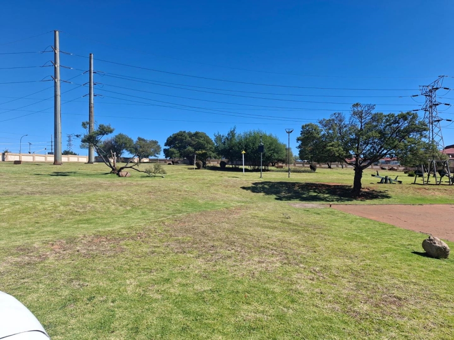 2 Bedroom Property for Sale in Mondeor Gauteng