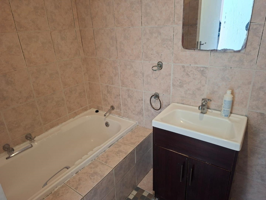 2 Bedroom Property for Sale in Mondeor Gauteng