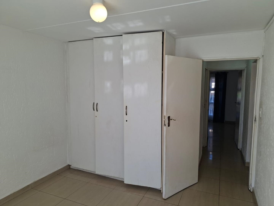 2 Bedroom Property for Sale in Mondeor Gauteng