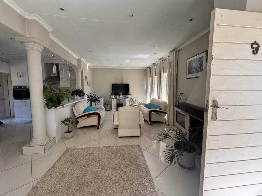 3 Bedroom Property for Sale in Mondeor Gauteng