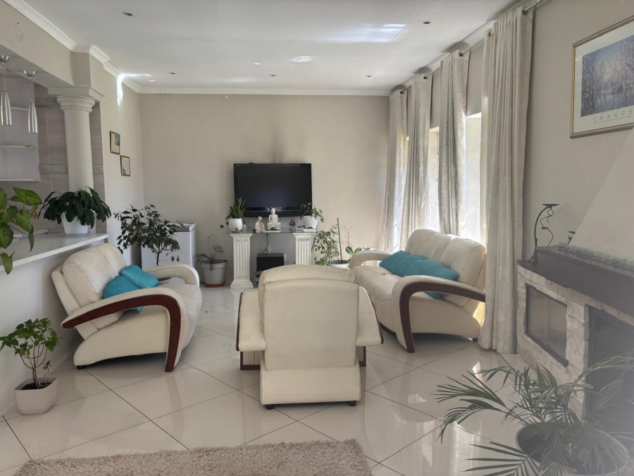 3 Bedroom Property for Sale in Mondeor Gauteng