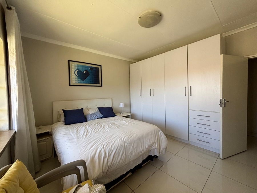 3 Bedroom Property for Sale in Mondeor Gauteng