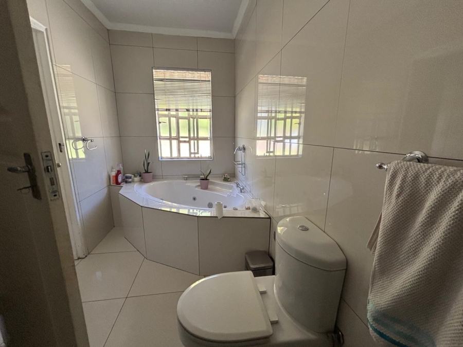 3 Bedroom Property for Sale in Mondeor Gauteng
