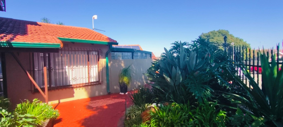3 Bedroom Property for Sale in Verwoerdpark Gauteng