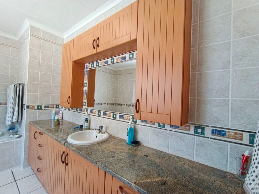 3 Bedroom Property for Sale in Blue Saddle Ranches Gauteng