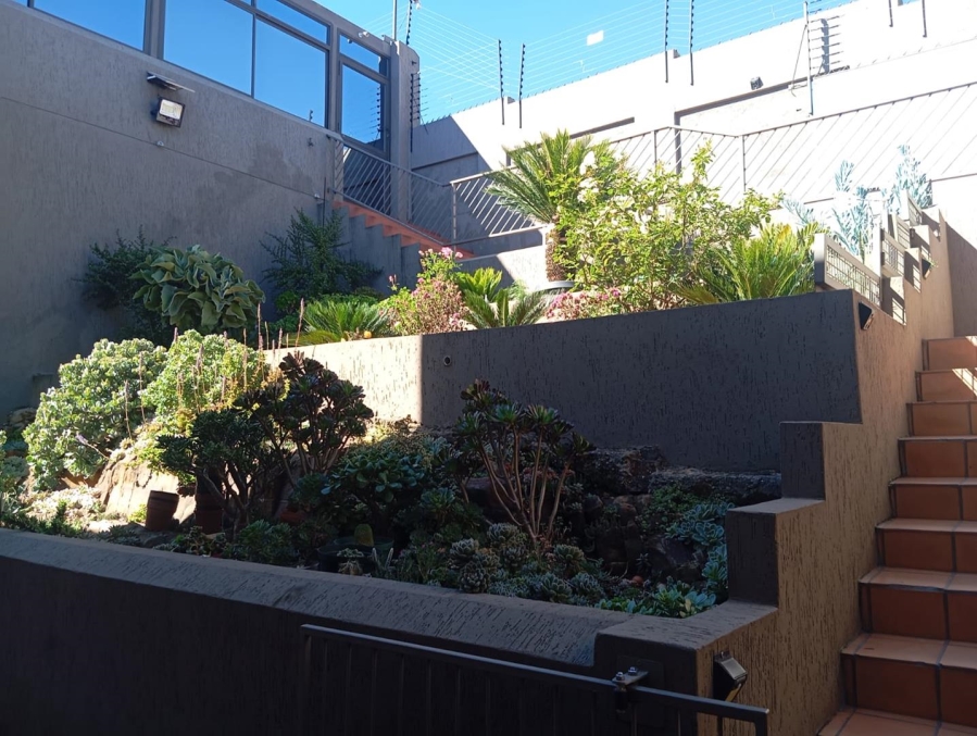 4 Bedroom Property for Sale in Bassonia Gauteng