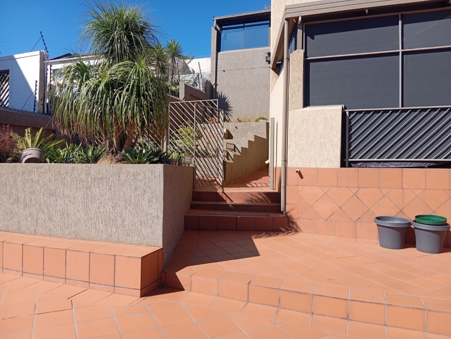 4 Bedroom Property for Sale in Bassonia Gauteng