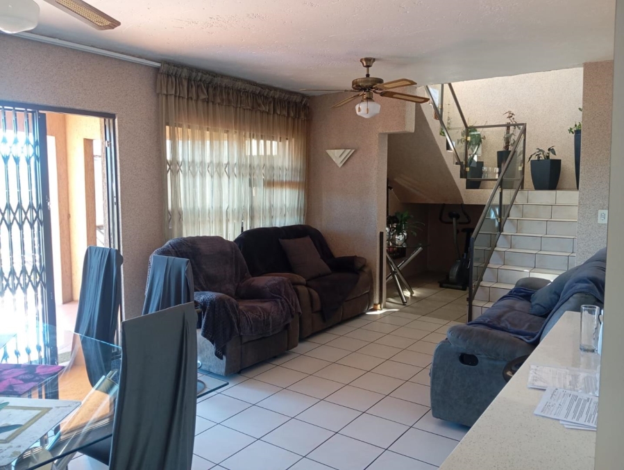 4 Bedroom Property for Sale in Bassonia Gauteng