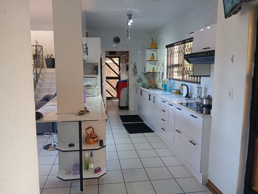 4 Bedroom Property for Sale in Bassonia Gauteng