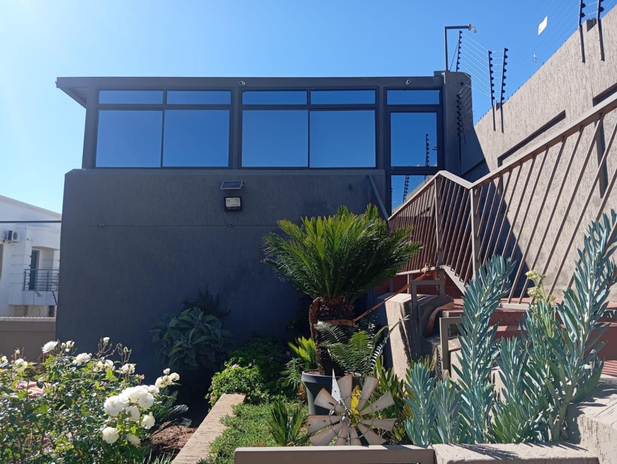 4 Bedroom Property for Sale in Bassonia Gauteng