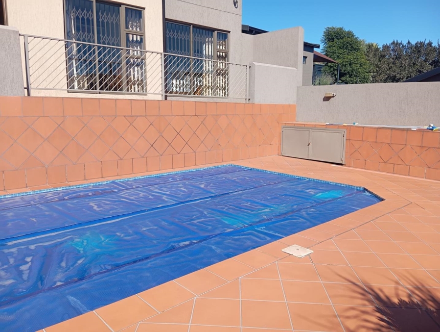 4 Bedroom Property for Sale in Bassonia Gauteng