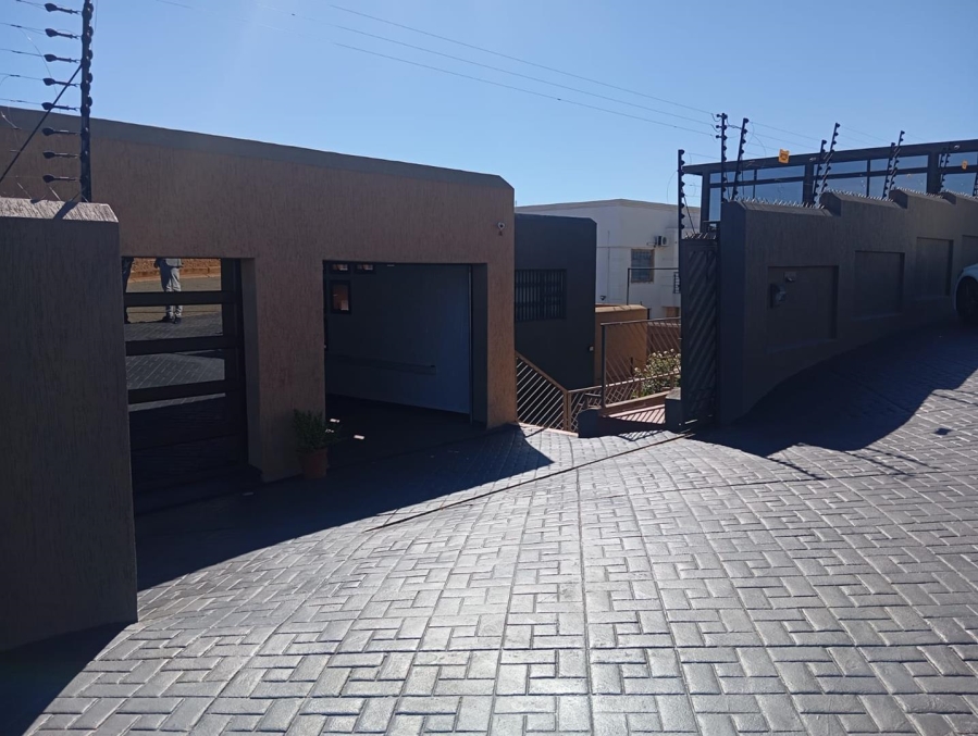 4 Bedroom Property for Sale in Bassonia Gauteng