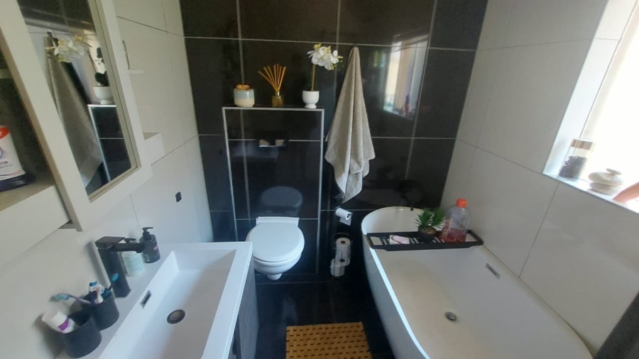 3 Bedroom Property for Sale in Ridgeway Gauteng