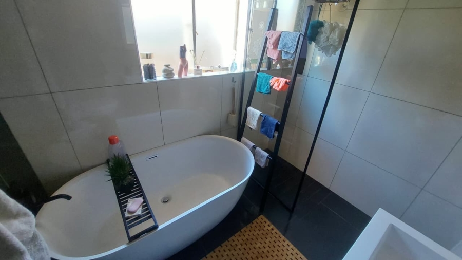 3 Bedroom Property for Sale in Ridgeway Gauteng