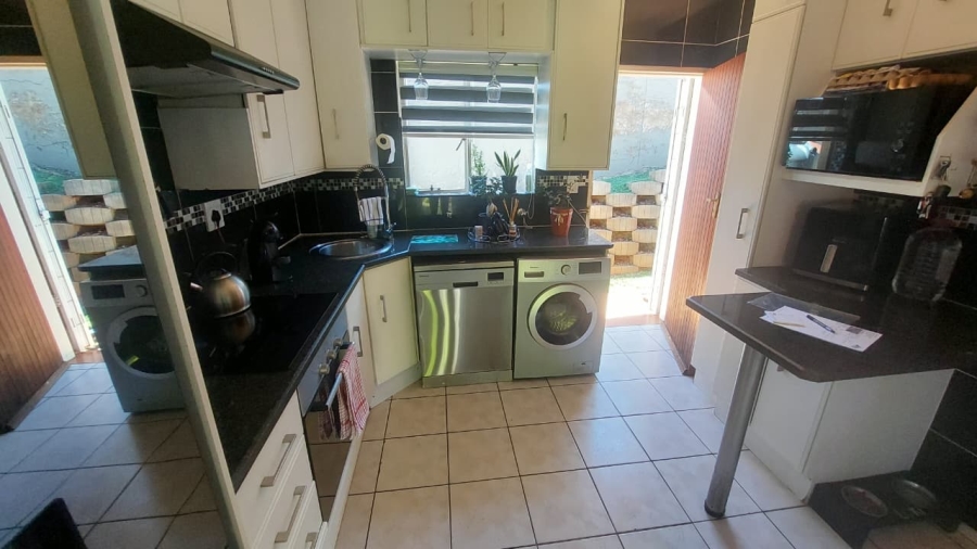 3 Bedroom Property for Sale in Ridgeway Gauteng