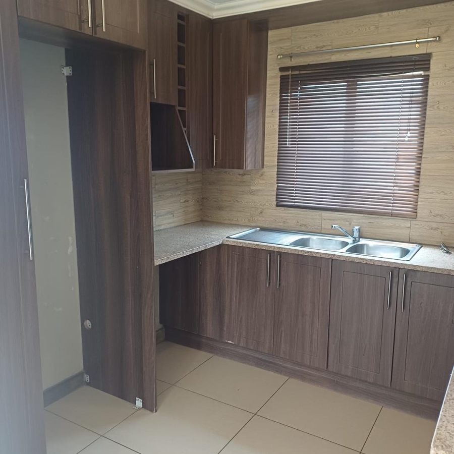 2 Bedroom Property for Sale in Andeon Gauteng