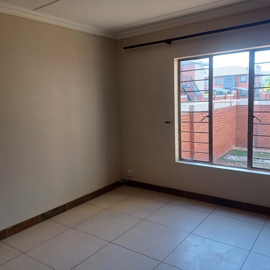 2 Bedroom Property for Sale in Andeon Gauteng