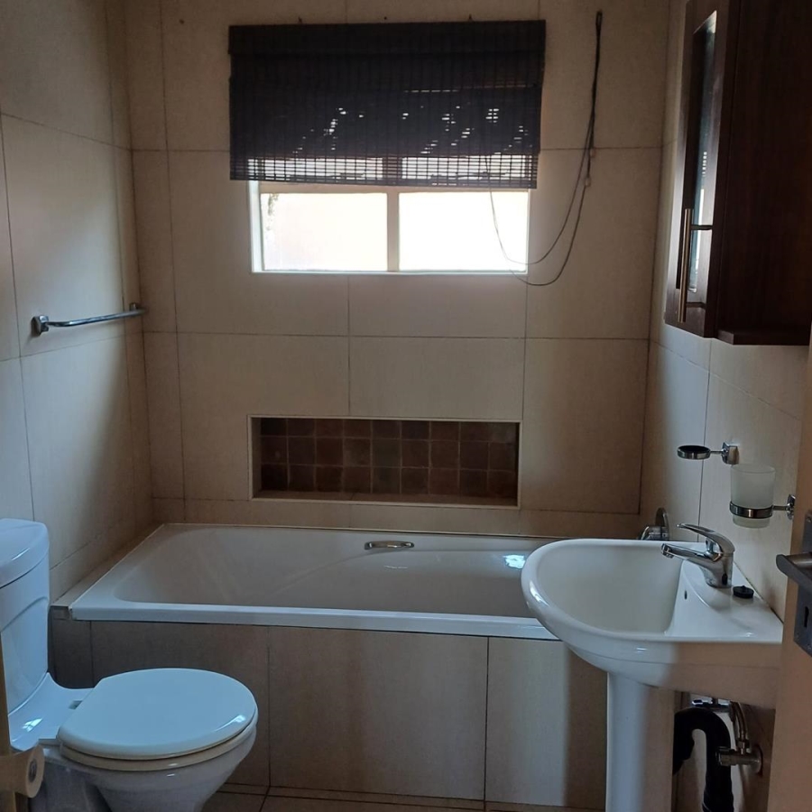 2 Bedroom Property for Sale in Andeon Gauteng