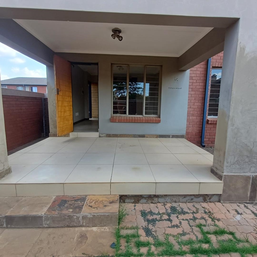 2 Bedroom Property for Sale in Andeon Gauteng
