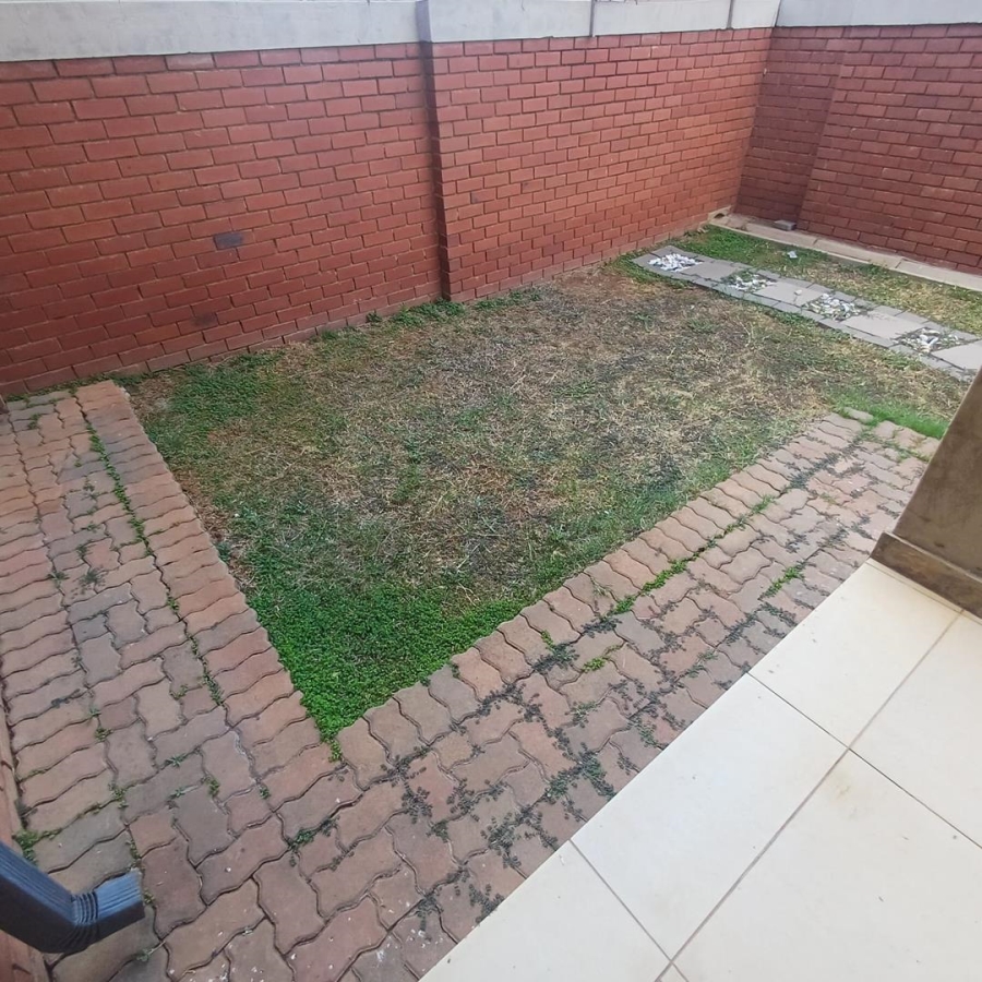 2 Bedroom Property for Sale in Andeon Gauteng