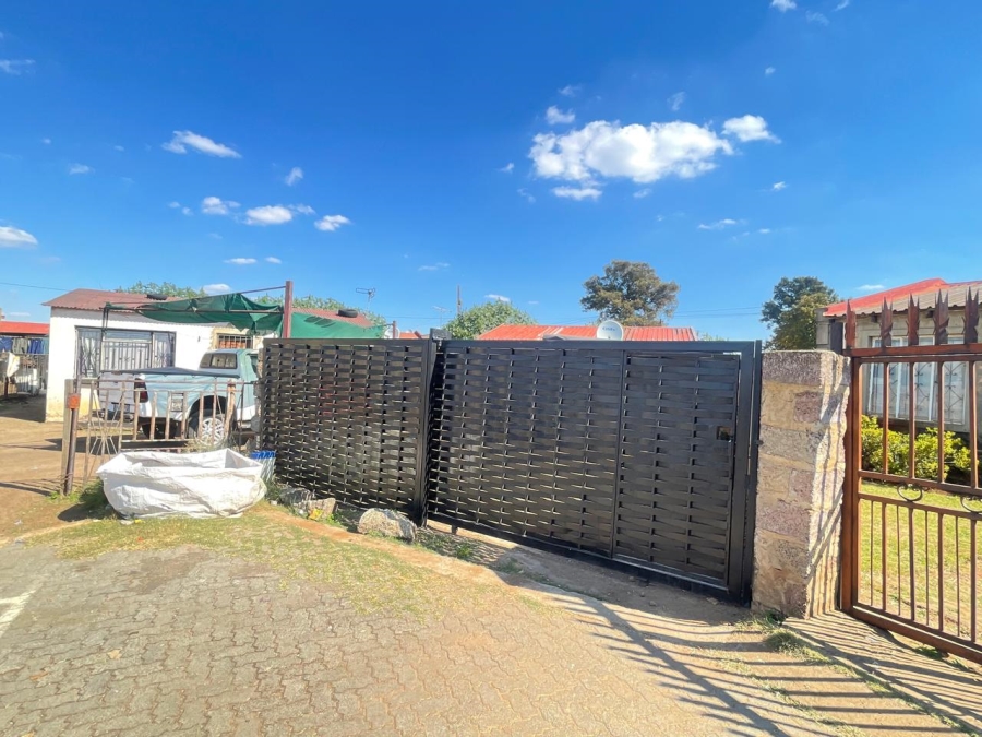2 Bedroom Property for Sale in Tokoza Gauteng
