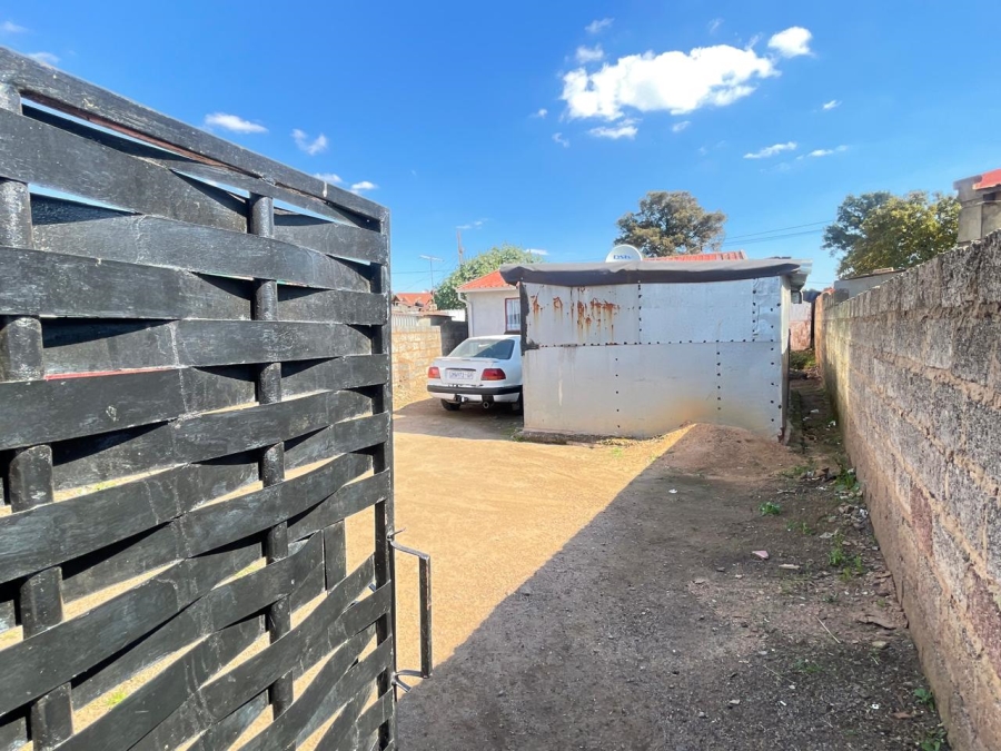 2 Bedroom Property for Sale in Tokoza Gauteng