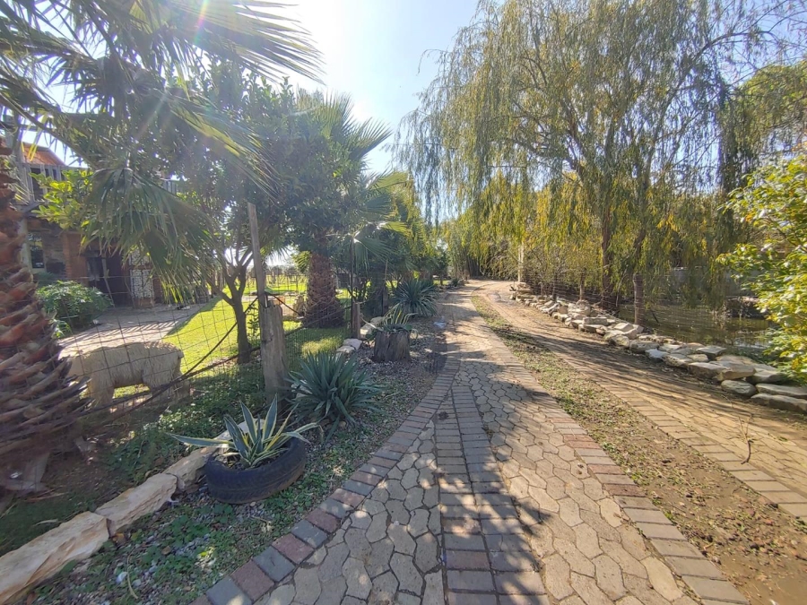 10 Bedroom Property for Sale in Homelands Gauteng