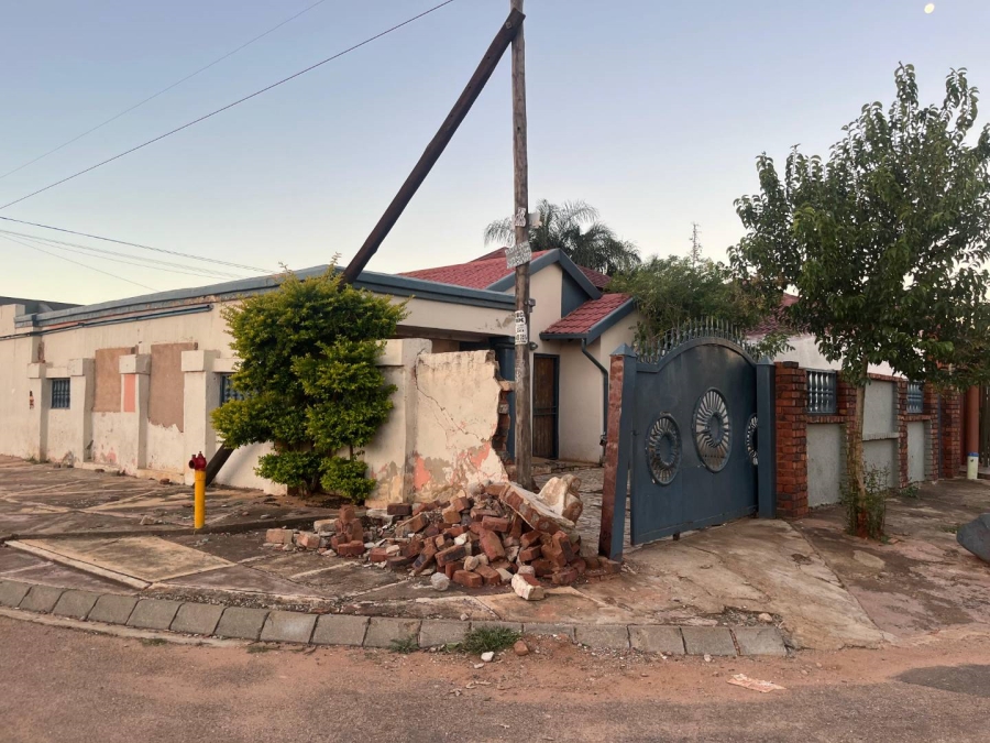 2 Bedroom Property for Sale in Mamelodi Gauteng