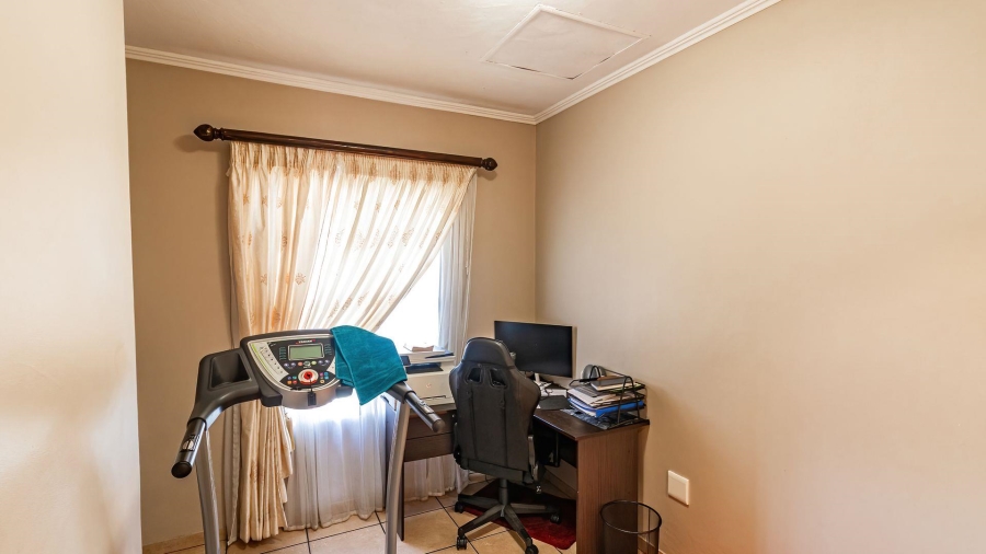 4 Bedroom Property for Sale in Amberfield Gauteng
