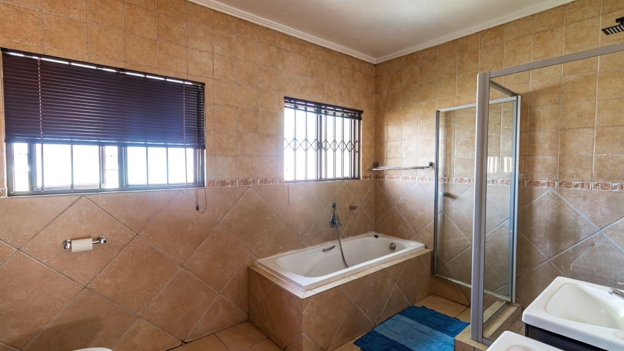 4 Bedroom Property for Sale in Amberfield Gauteng