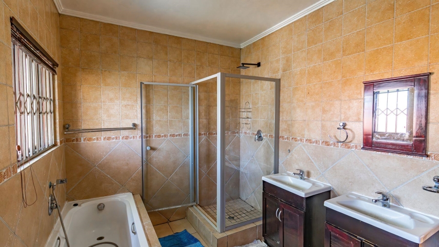 4 Bedroom Property for Sale in Amberfield Gauteng