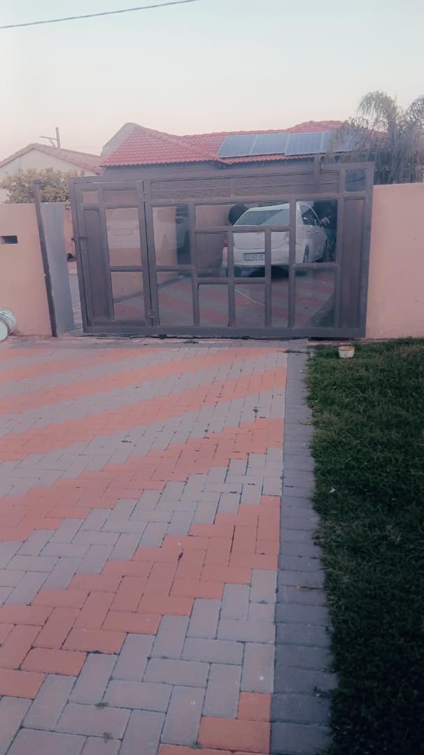 3 Bedroom Property for Sale in Windmill Park Gauteng