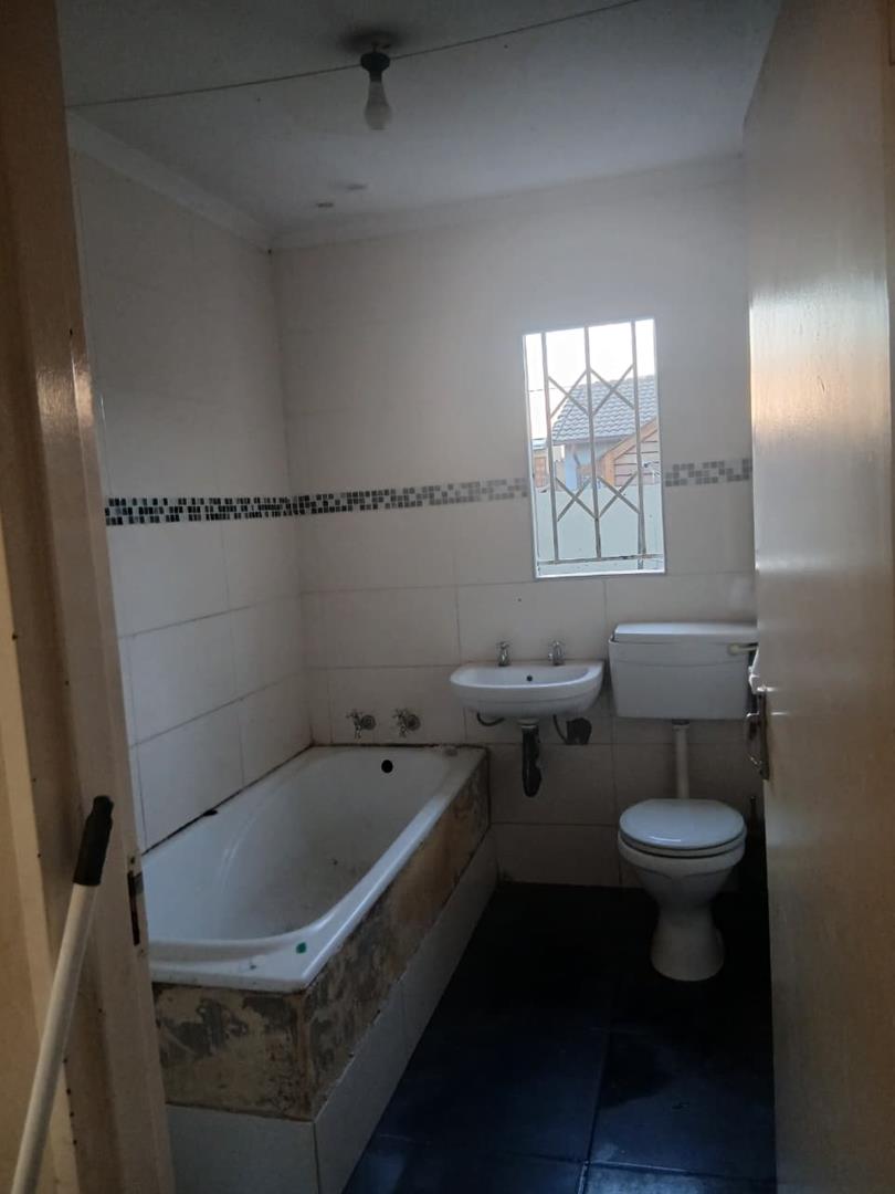 3 Bedroom Property for Sale in Windmill Park Gauteng