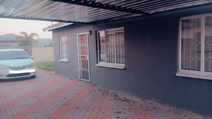 3 Bedroom Property for Sale in Windmill Park Gauteng