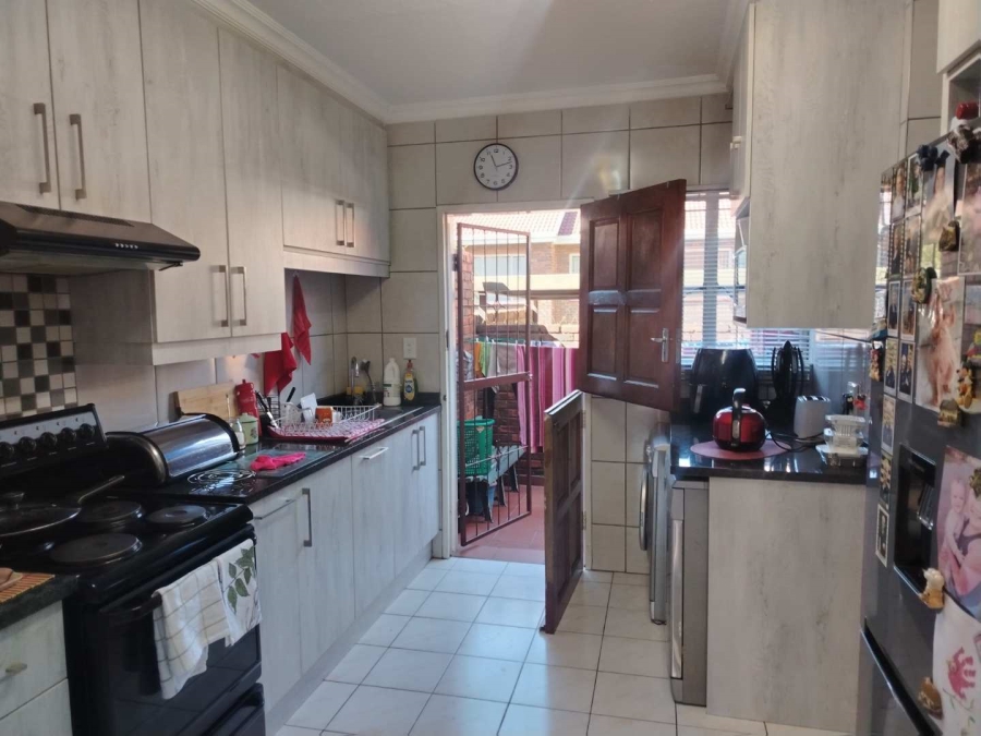 2 Bedroom Property for Sale in Birchleigh Gauteng