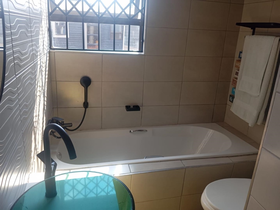 To Let 1 Bedroom Property for Rent in Kensington Gauteng