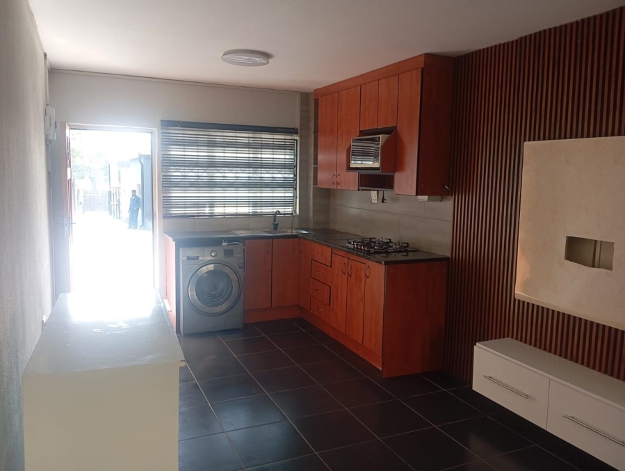 To Let 1 Bedroom Property for Rent in Kensington Gauteng