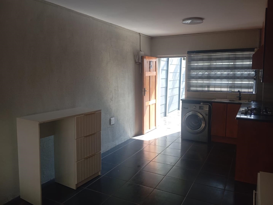 To Let 1 Bedroom Property for Rent in Kensington Gauteng