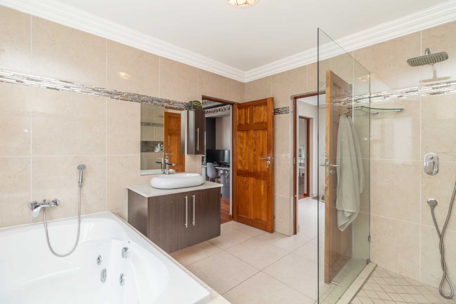 6 Bedroom Property for Sale in Blue Valley Golf Estate Gauteng