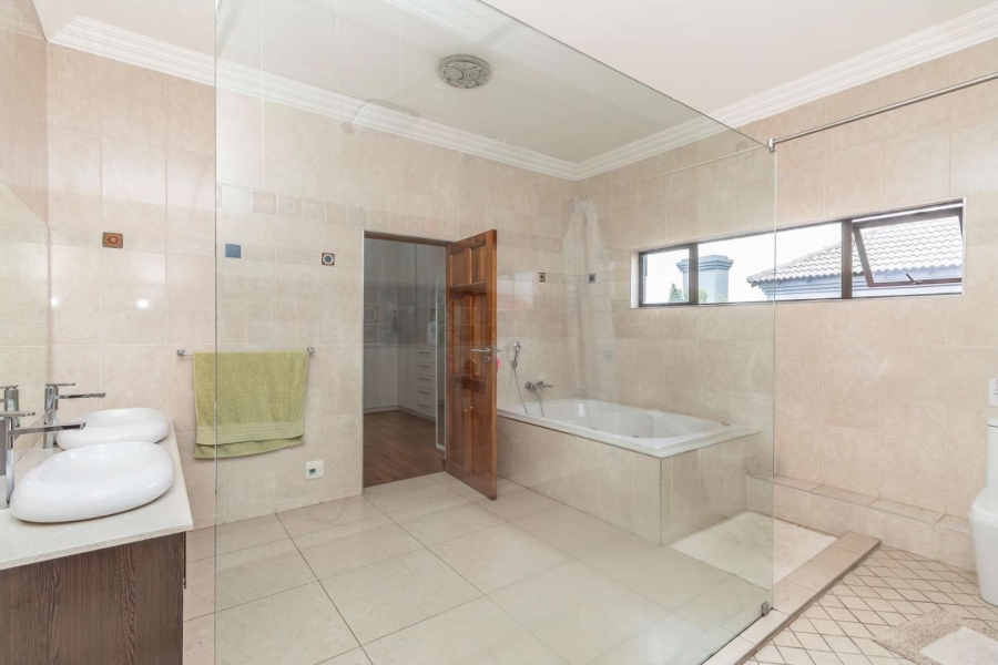 6 Bedroom Property for Sale in Blue Valley Golf Estate Gauteng