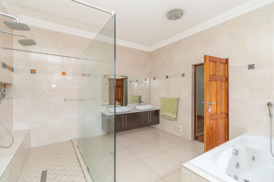 6 Bedroom Property for Sale in Blue Valley Golf Estate Gauteng