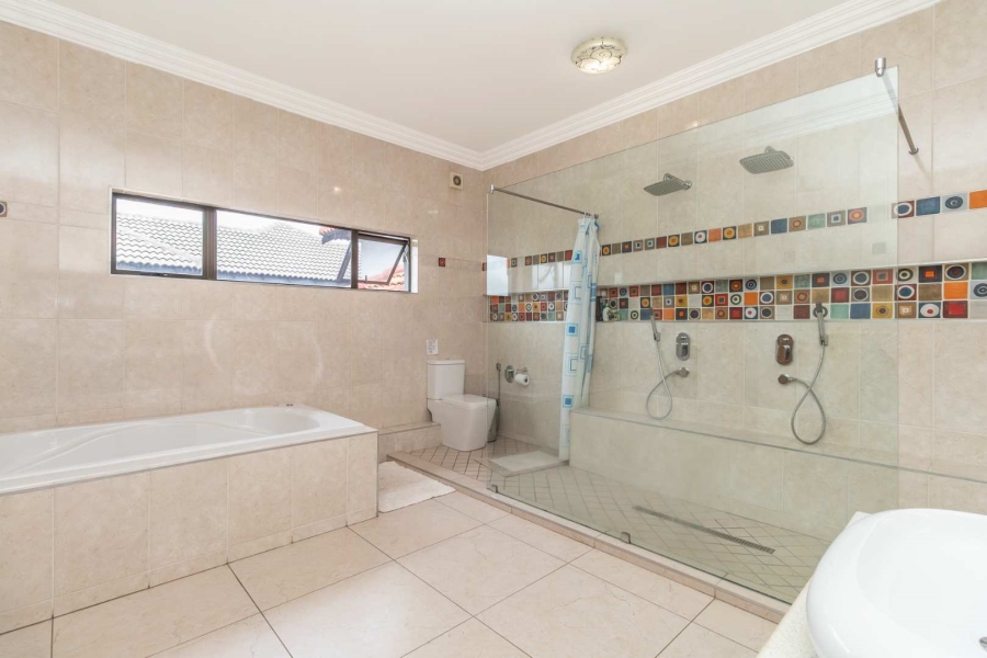 6 Bedroom Property for Sale in Blue Valley Golf Estate Gauteng