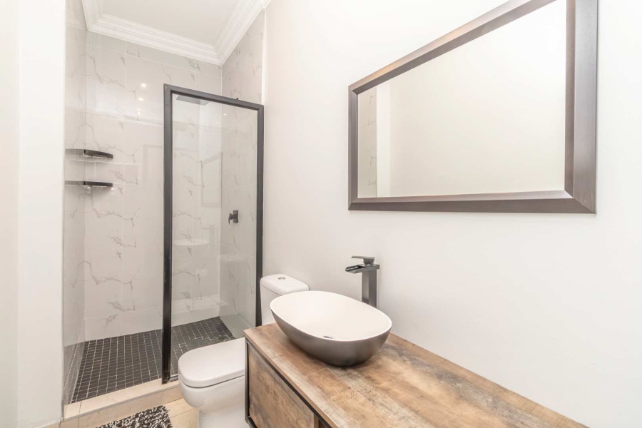 6 Bedroom Property for Sale in Blue Valley Golf Estate Gauteng