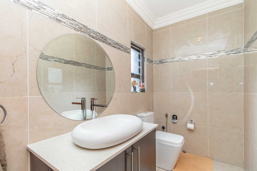 6 Bedroom Property for Sale in Blue Valley Golf Estate Gauteng