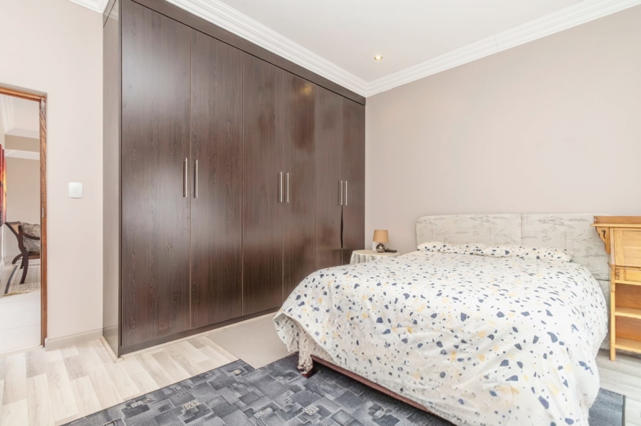 6 Bedroom Property for Sale in Blue Valley Golf Estate Gauteng