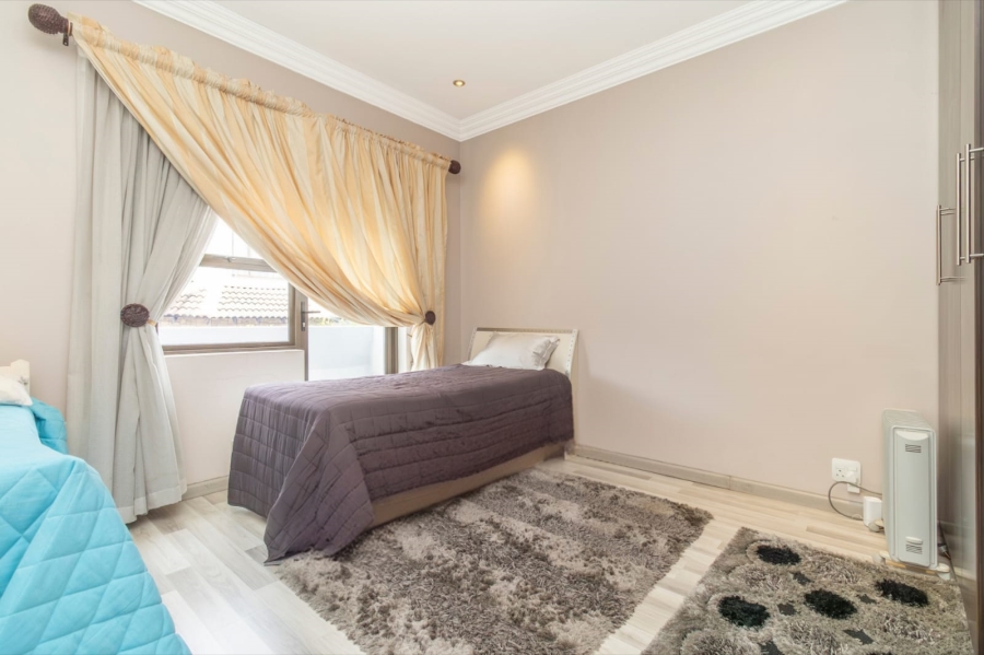 6 Bedroom Property for Sale in Blue Valley Golf Estate Gauteng