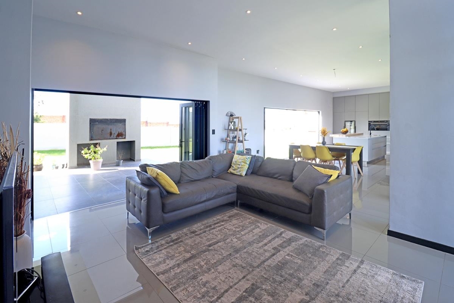 4 Bedroom Property for Sale in Blue Valley Golf Estate Gauteng