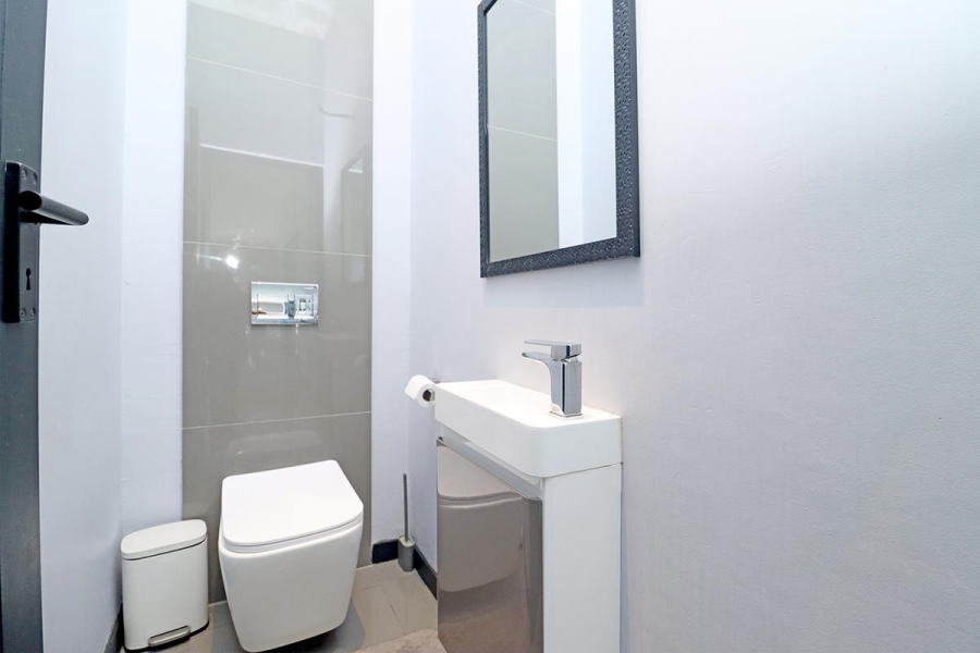 4 Bedroom Property for Sale in Blue Valley Golf Estate Gauteng